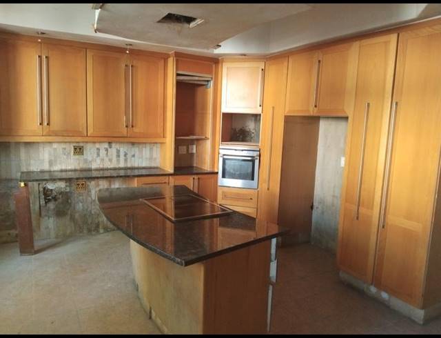 5 BEDROOM HOUSE FOR SALE IN KENSINGTON